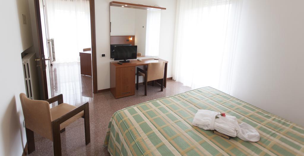 Hotel Rossini Tabiano Terme Eksteriør bilde